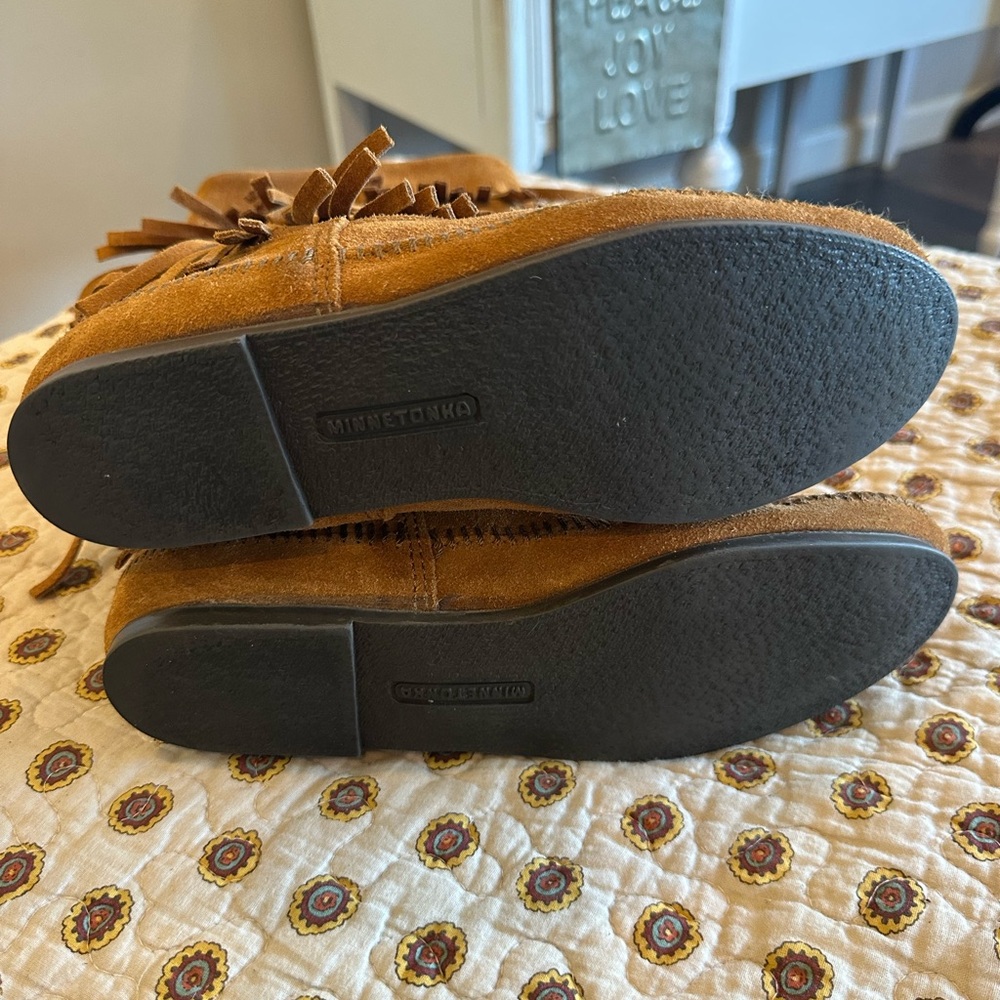 Minnetonka 3 Layer Fringe Moccasin Boots Size 8 - Picture 5 of 6